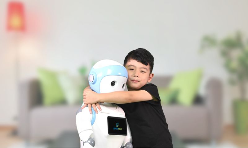 Chinese robot voedt kinderen op: 'gewoon vreselijk'