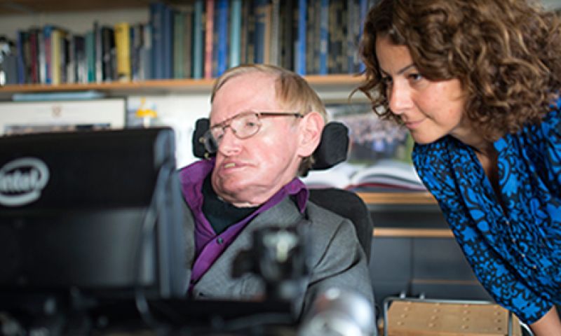 Stephen Hawking praat sneller met nieuw Intel-systeem