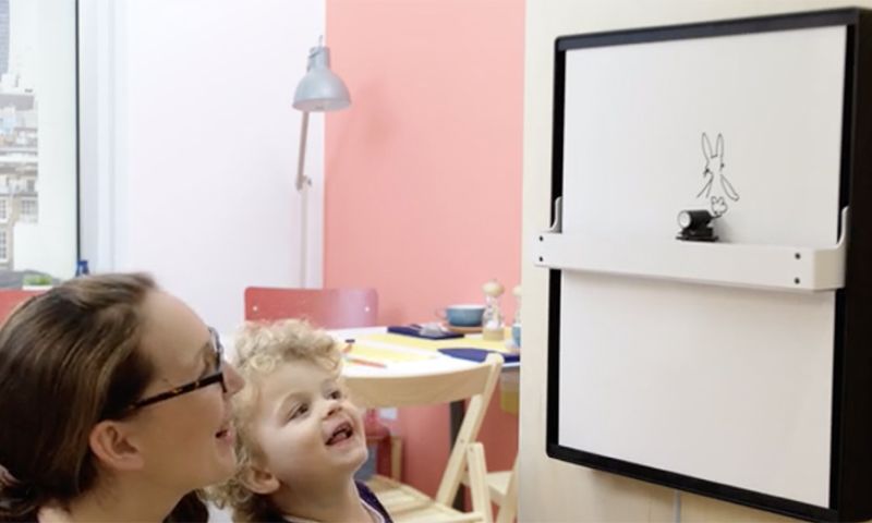 Robotstift tekent wat jij wilt zien op dit whiteboard