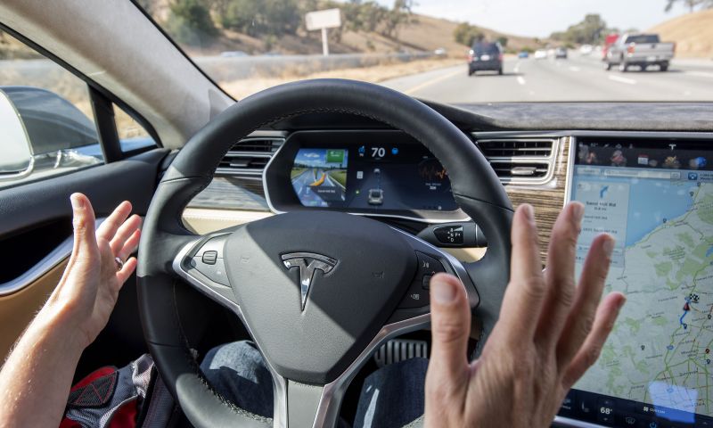 Tesla herstelt verwijderde Autopilot van tweedehands auto