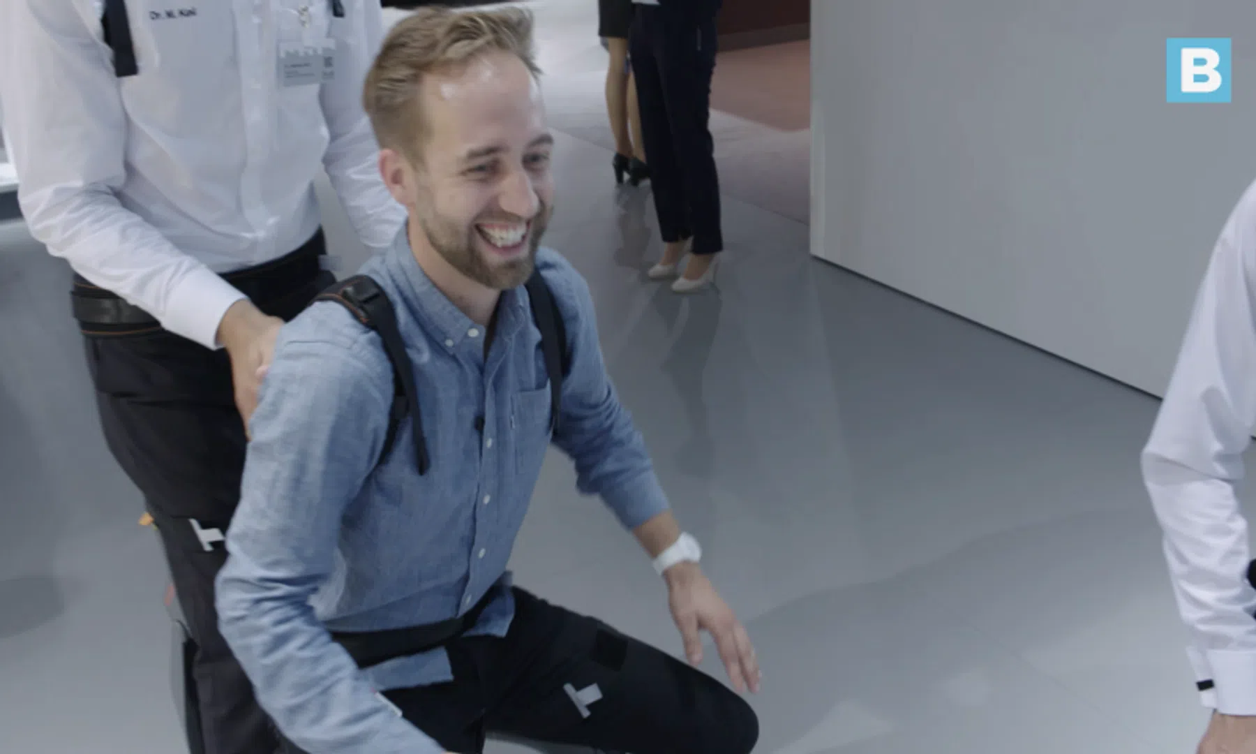 Met dit exoskelet kun je overal zitten om even uit te rusten