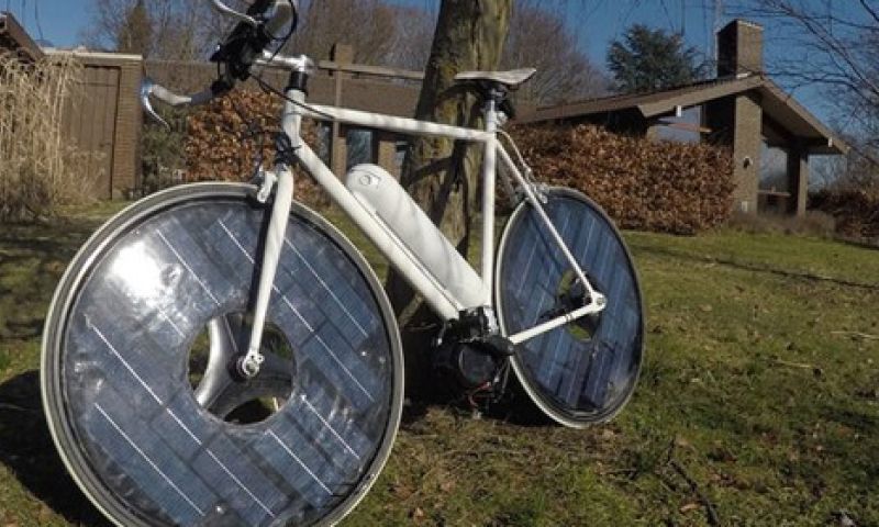 Solarbike: fiets met zonnepanelen in zijn wielen