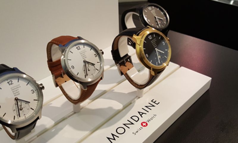 Maker Zwitserse stationsklok, Mondaine, komt met een smartwatch