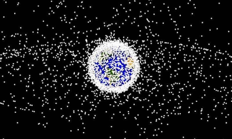 ISS-astronauten schuilen voor gevaarlijk ruimtepuin