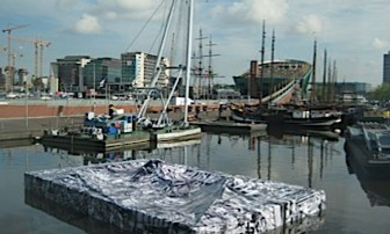 Minuscule pentekeningen vormen drijvend eiland