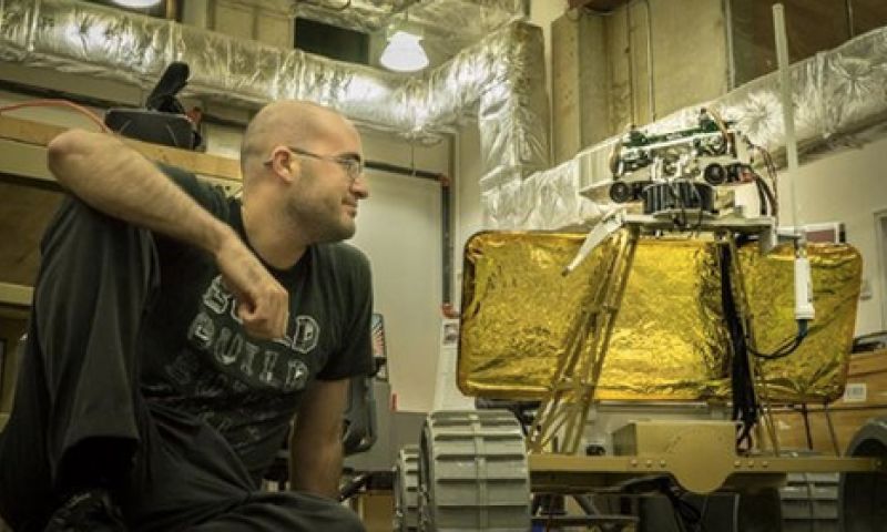 Deze robot neemt je mee naar de maan met Oculus Rift