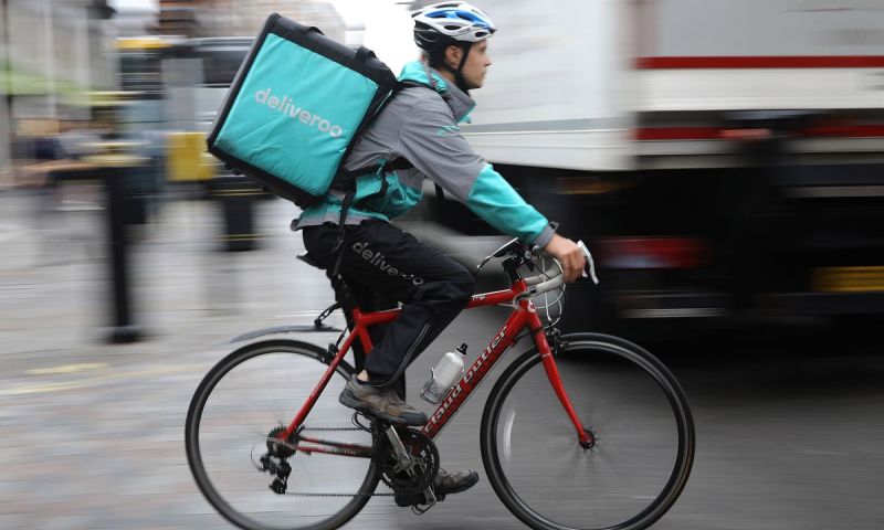 Fietsen in de stad sneller dan scooters aldus Deliveroo