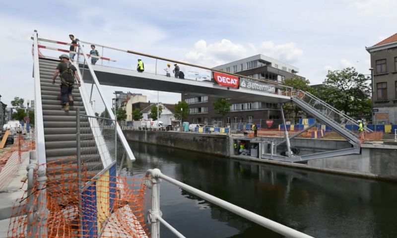 gosseliesbrug molenbeek brussel automatische trappen roltrapsysteem uitschuifbaar straatniveau 