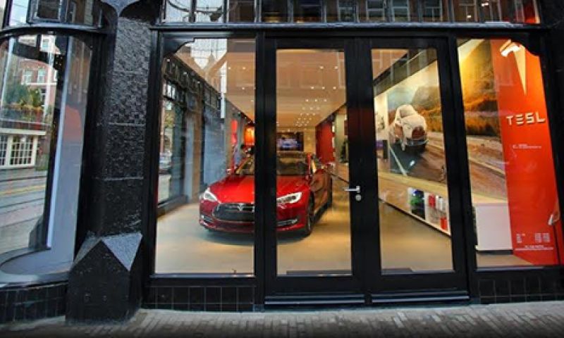 Tesla nu te koop in de P.C. Hooftstraat