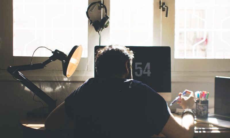 'Slechts kwart van thuiswerkplekken ergonomisch geschikt'