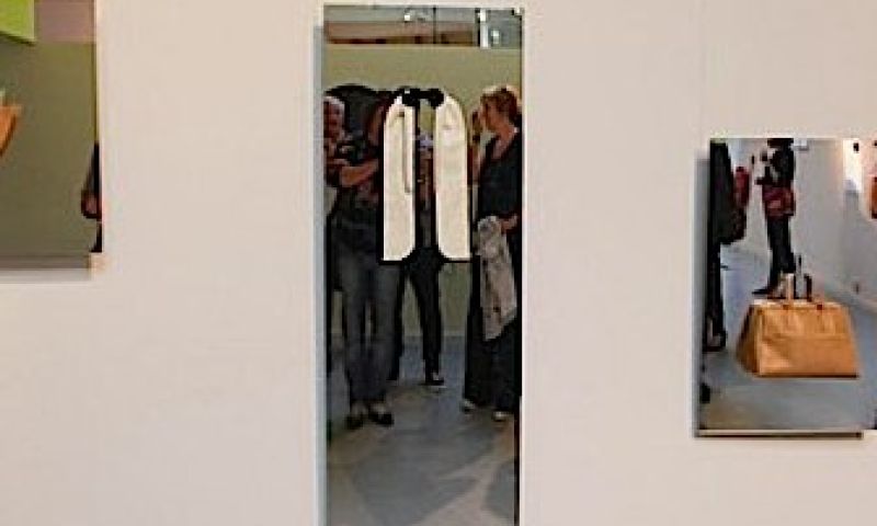 Spiegel toont je in andere outfit