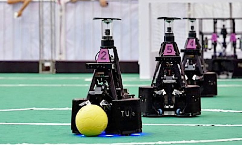 Eindhoven begint goed aan WK Robotvoetbal