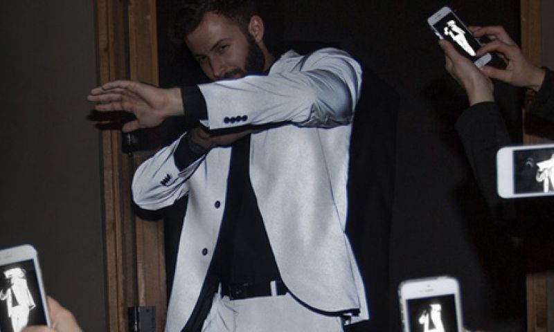 Britse DJ start crowdfunding voor anti-paparazzi kleding