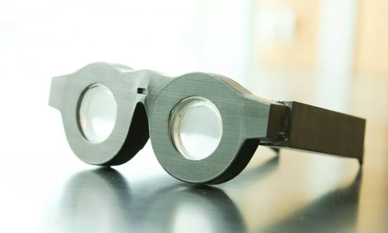 Deze bril stelt automatisch scherp op objecten dichtbij of veraf