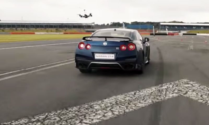 Video: Nissan GT-R versus racedrone