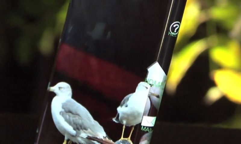 Een smartphonescherm dat doorloopt in de rand