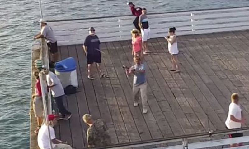 Video: visser slaat drone aan de haak