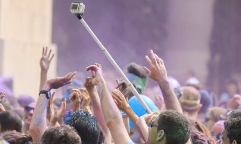 Hoera! Selfiesticks verboden op Nederlandse festivals
