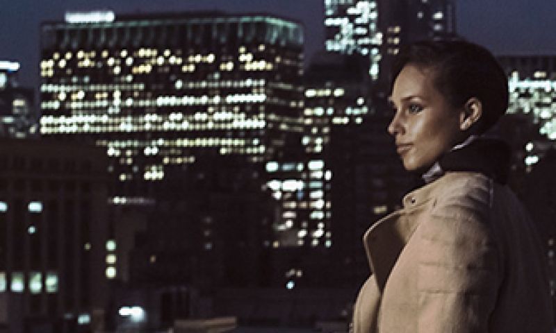 Figureer in een videoclip van Alicia Keys