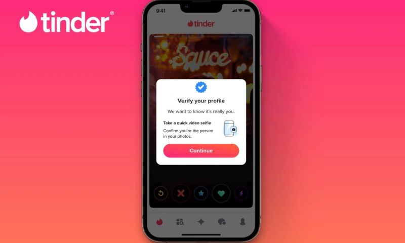 Tinder gaat oplichters weren met AI en videoselfies