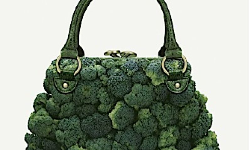 Een slipje van sla en een tas van broccoli