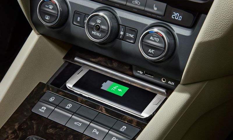 'Providers moeten zich niet bemoeien met telefoongebruik in auto'