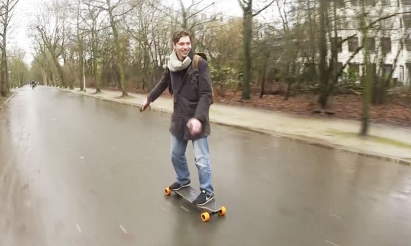 Vlog: elektrisch longboarden doe je (ongeveer) zo