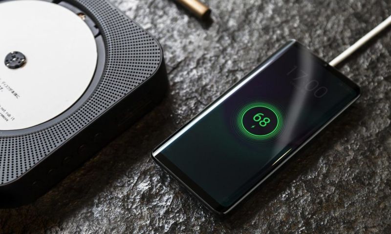 Smartphone zonder poorten en knoppen te bestellen