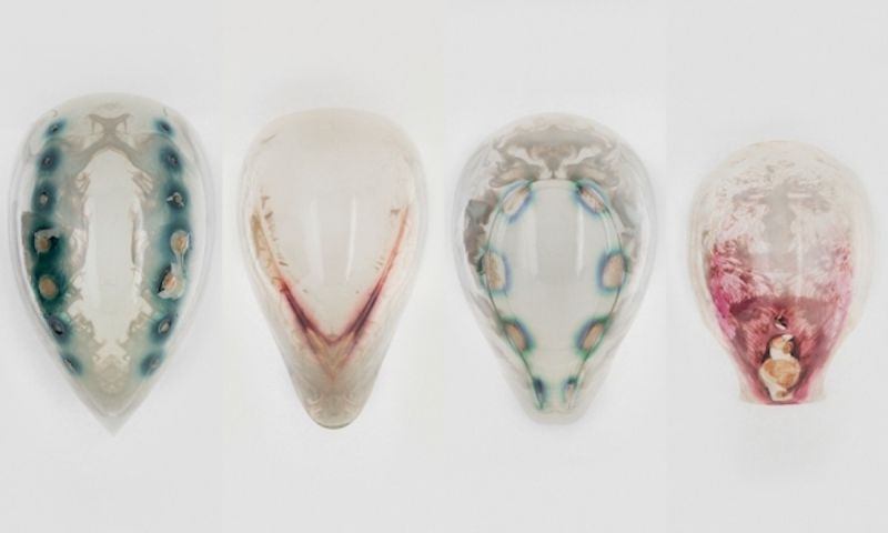 Wetenschappers 3D printen gekleurde maskers met programmeerbare microben