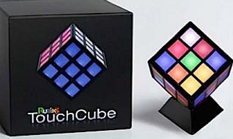 Rubiks kubus met zes touchscreens