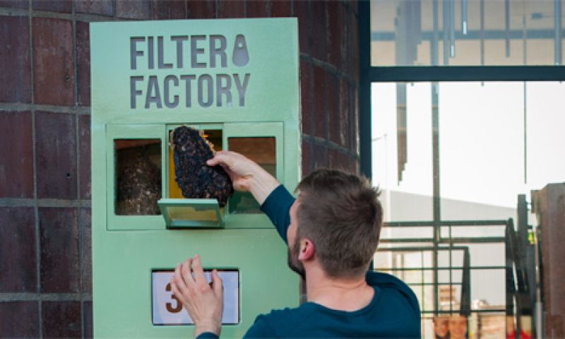 Bright Night #24: Alexander Klöpping en gerecyclede sigarettenpeuken