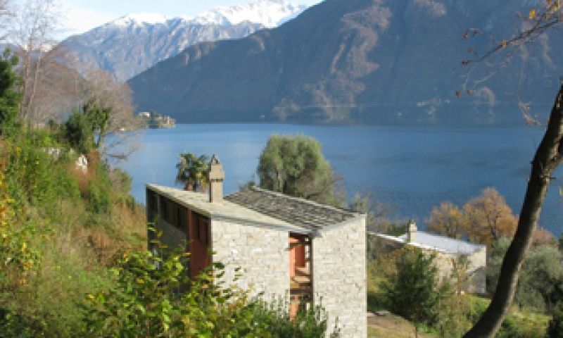 Milanese meubelbeurs op een eiland