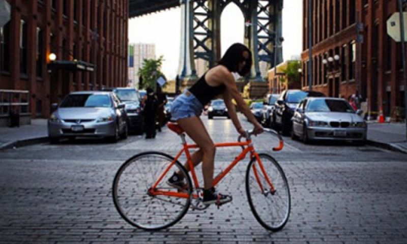 Zelfrijdende Google-auto van slag door fixie-fietser