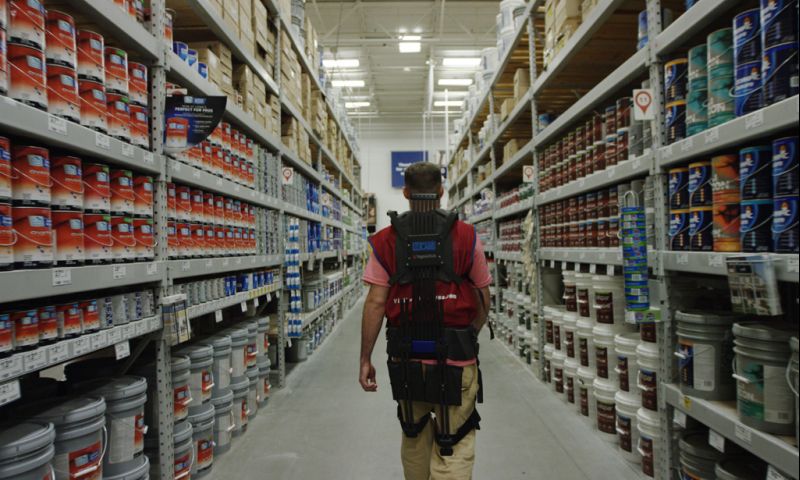 Bouwmarkt geeft werknemers exoskeletten