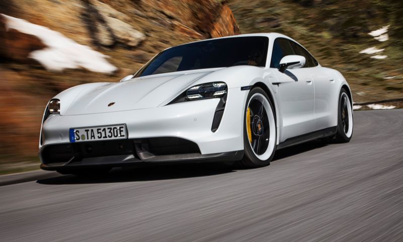 eerste elektrische porsche taycan turbo anderhalve ton