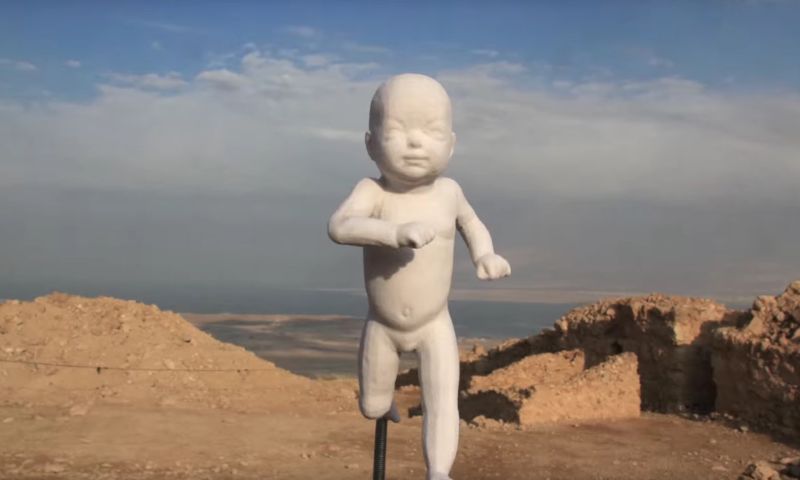 Video: Rennende baby uit de 3D-printer