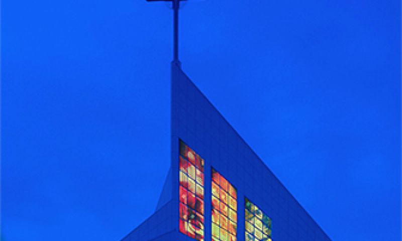 Kathedraal verwerkt zonnepanelen in glas-in-lood