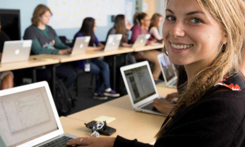 Bright Ideas 038: Hoe kunnen we van meer meiden techies maken?