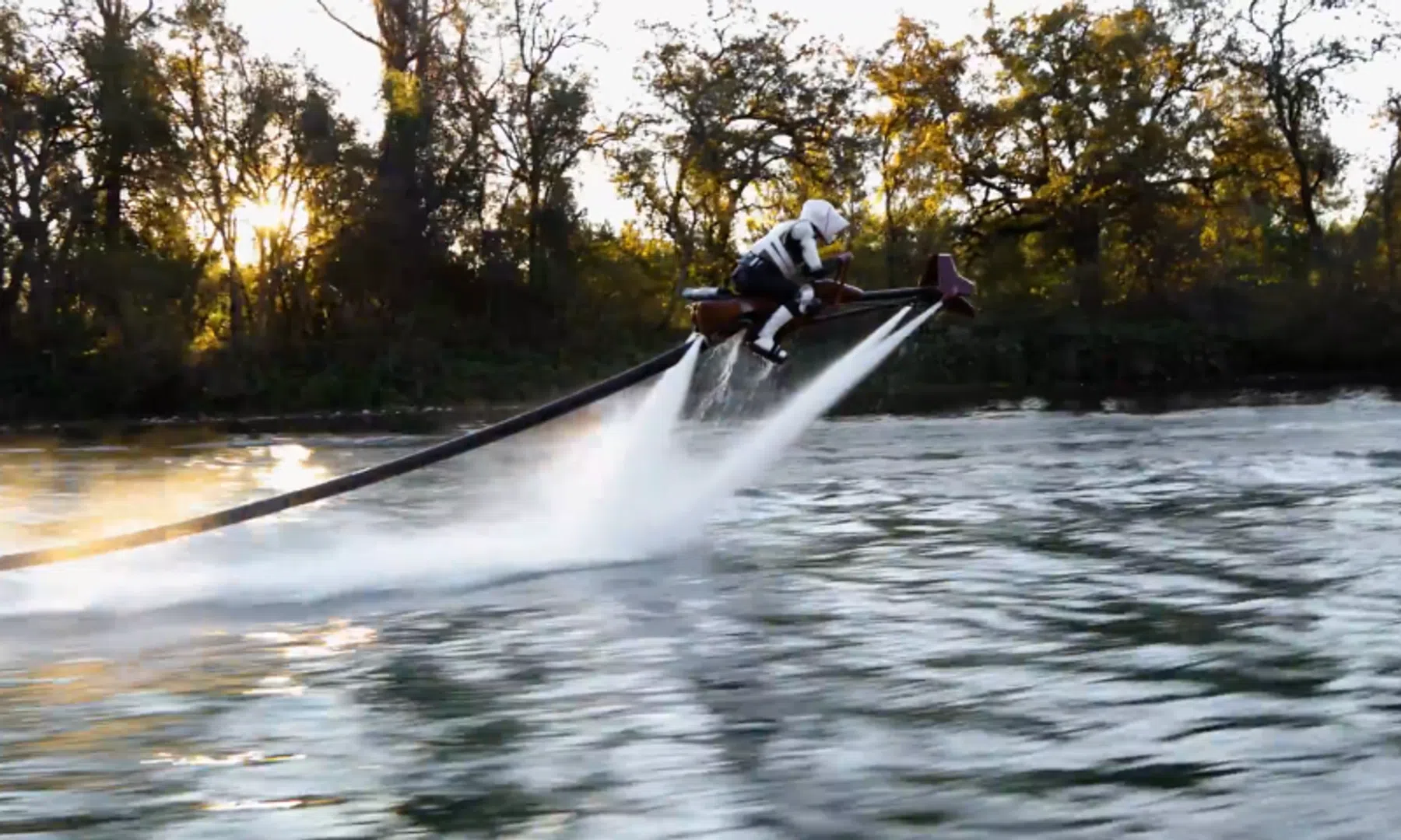 Video: Over het water racen met 'Star Wars Speeder Bikes'