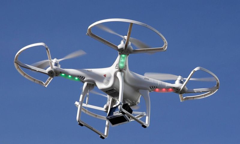 Drone weer vlak langs Boeing bij Schiphol