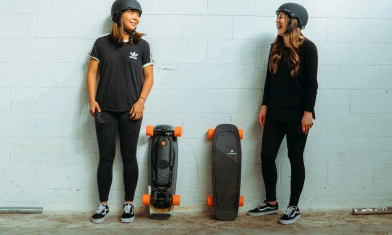 Nieuw elektrisch skateboard met compact formaat