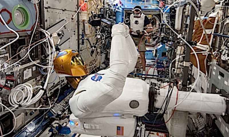 NASA's Robonaut krijgt benen voor ruimtewandelingen