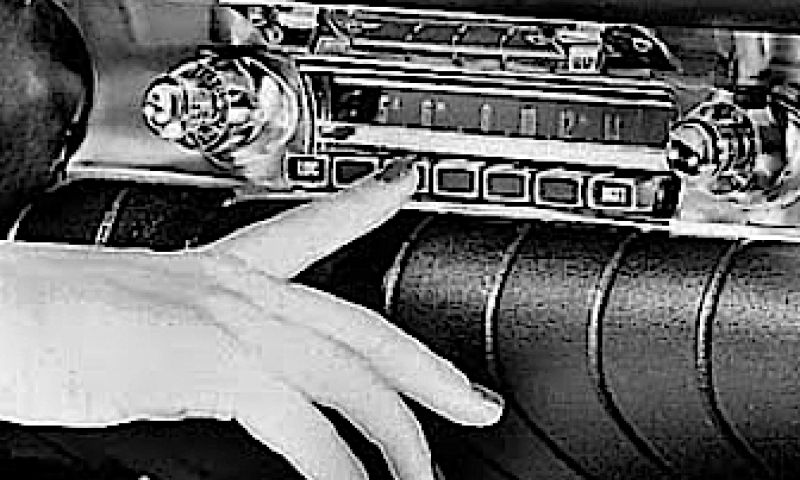 Bedienen van autoradio leidt bestuurder te veel af