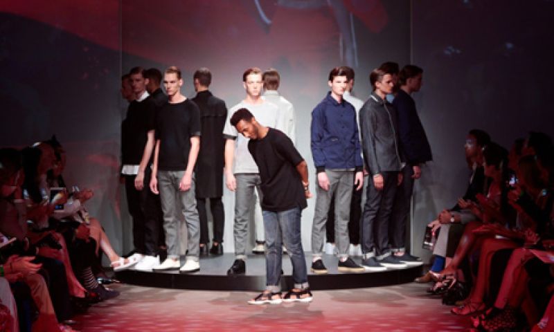 Mode-ontwerper Olaf Hussein overtuigt met technische ingrepen