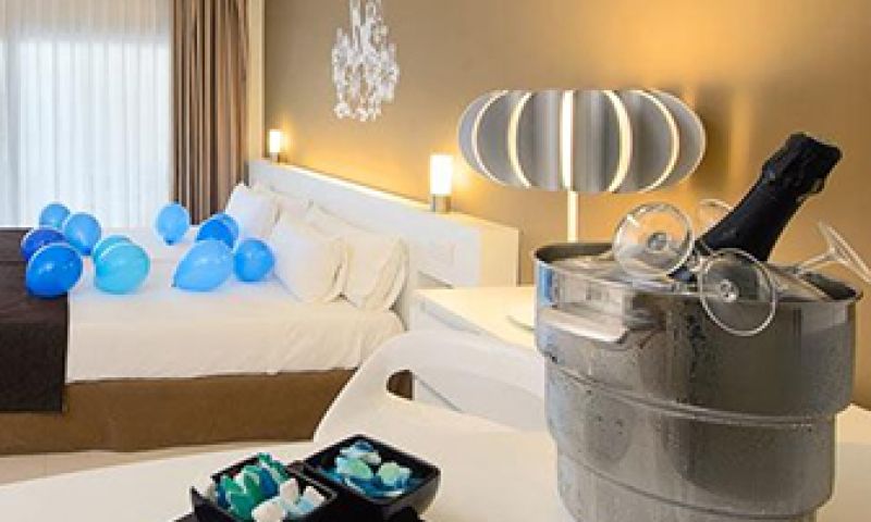 ‘De minibar is leeg! #fillmyfridge’