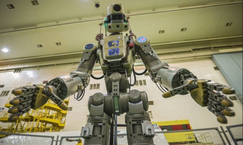 rusland stuurt mensachtige robot naar iss