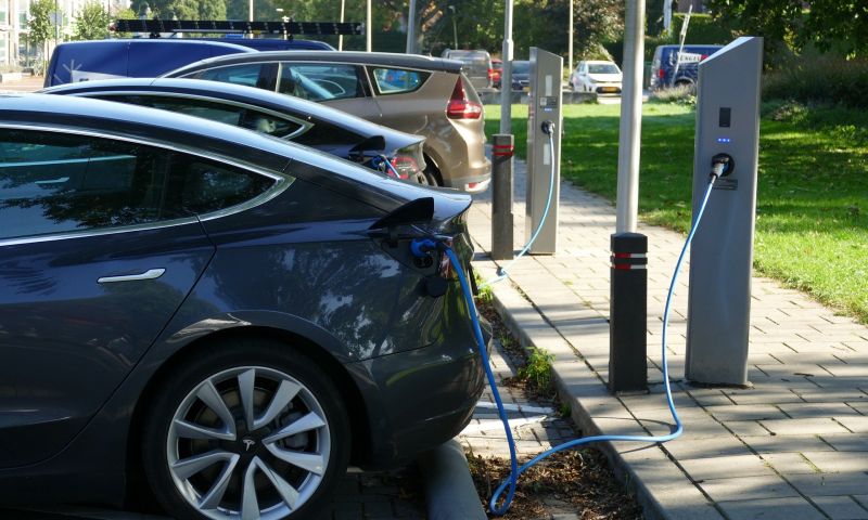 elektrische auto's 2035 laadpalen waterstof