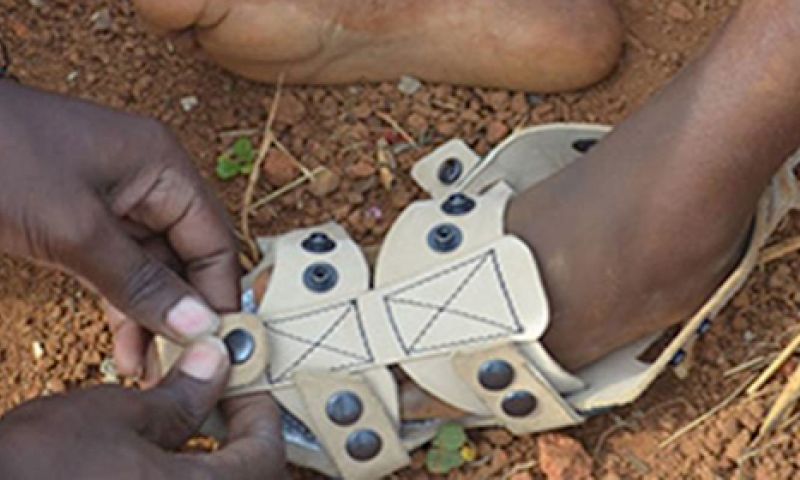 Deze kinderschoen groeit mee met het kind