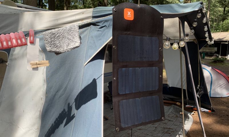 Getest: off grid kamperen met Xtorm powerbank en zonnepaneel
