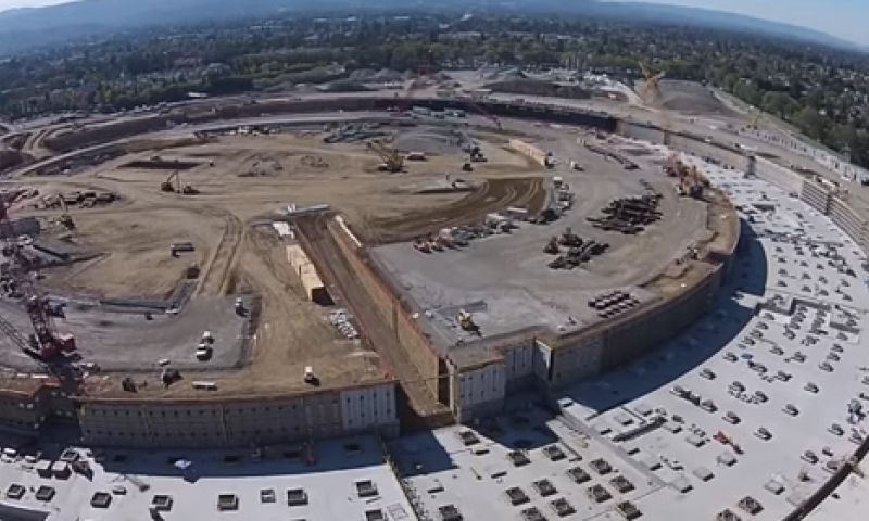 Video: Drone filmt Apple's 'spaceship' in aanbouw